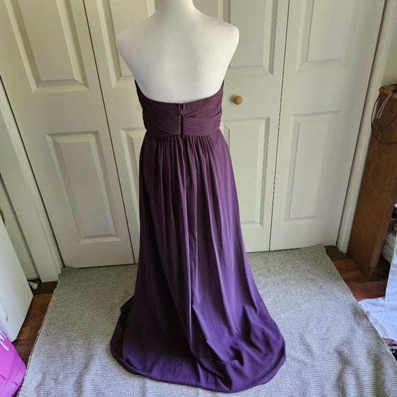 David's Bridal Long Strapless Plum Chiffon Dress Style F15555 Size 8 - Picture 2 of 14